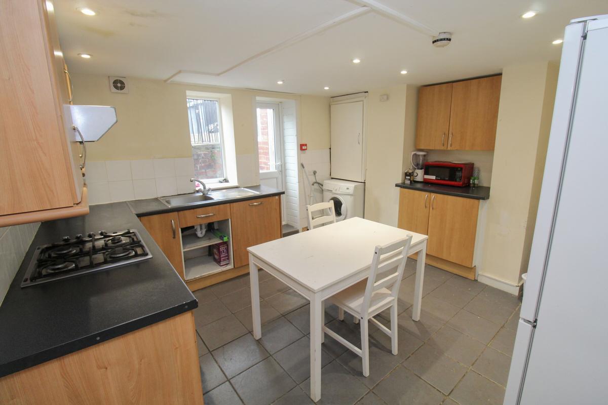 6 bedroom house for rent St. Anns Avenue, Leeds, LS4 2PB UniHomes