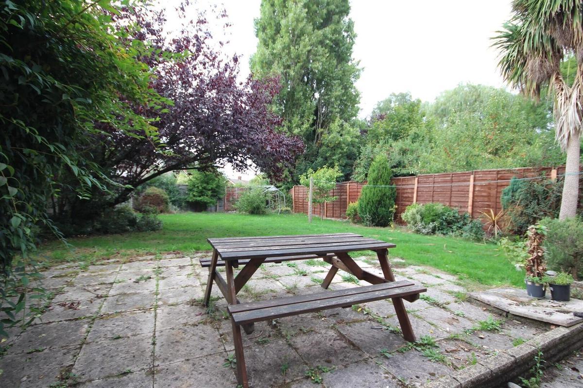 4 bedroom house for rent Blackwell Avenue, Surrey, GU2 8LU UniHomes