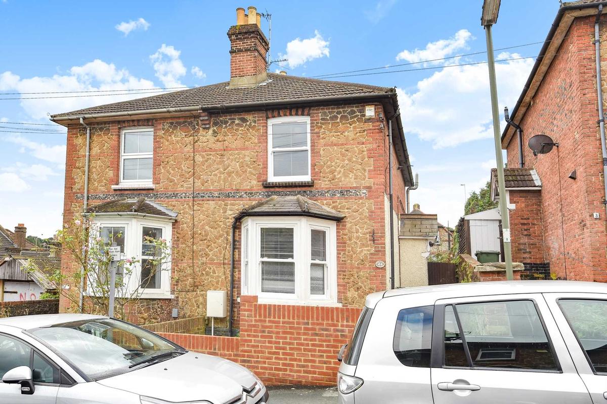 5 bedroom house for rent Upperton Road, Surrey, GU2 7NB UniHomes