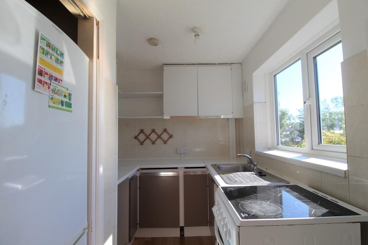 5 bedroom house for rent Guildford Park Avenue, Surrey, GU2 7NL UniHomes