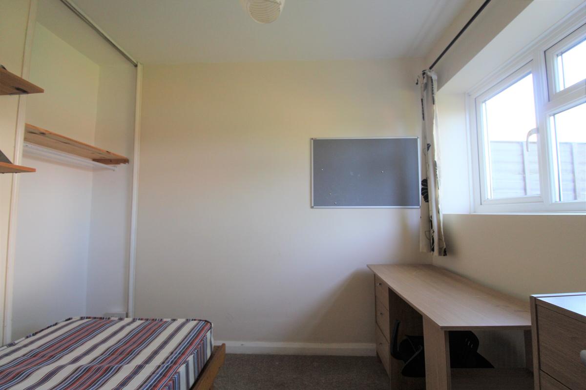 5 bedroom house for rent Guildford Park Avenue, Surrey, GU2 7NL UniHomes