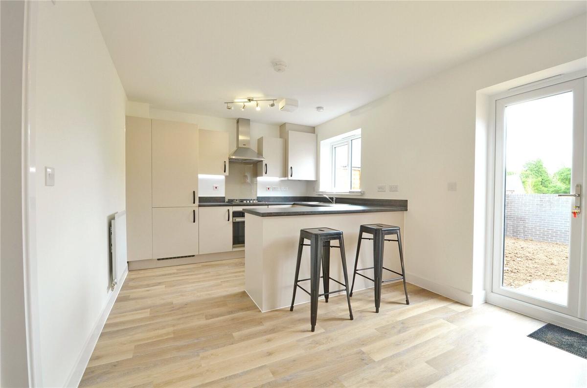 4 bedroom house for rent Clover Way Bristol, BS34 8AZ | UniHomes