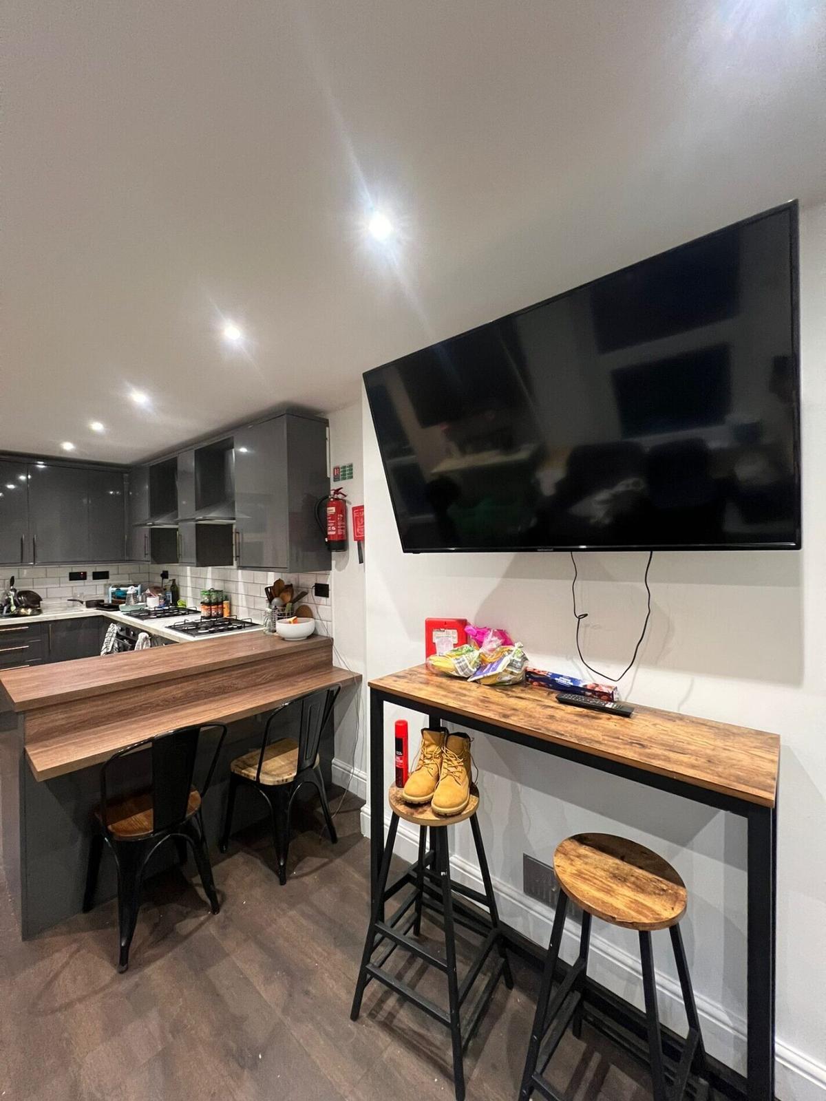 6 bedroom house on Eaton Crescent Uplands, Uplands, Swansea