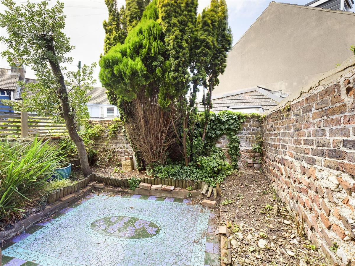 6 bedroom house for rent Queens Park Road, Brighton, BN2 9XJ UniHomes