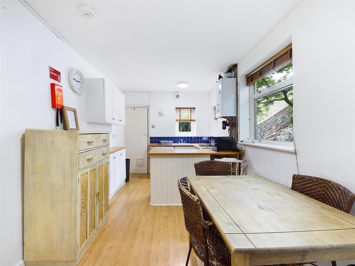 6 bedroom house for rent Queens Park Road, Brighton, BN2 9XJ UniHomes