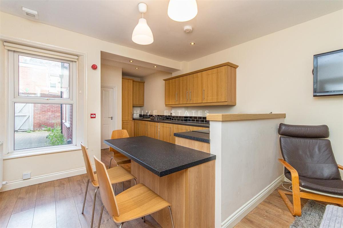 3 bedroom apartment for rent Warwick Street, Newcastle, NE6 5AR UniHomes