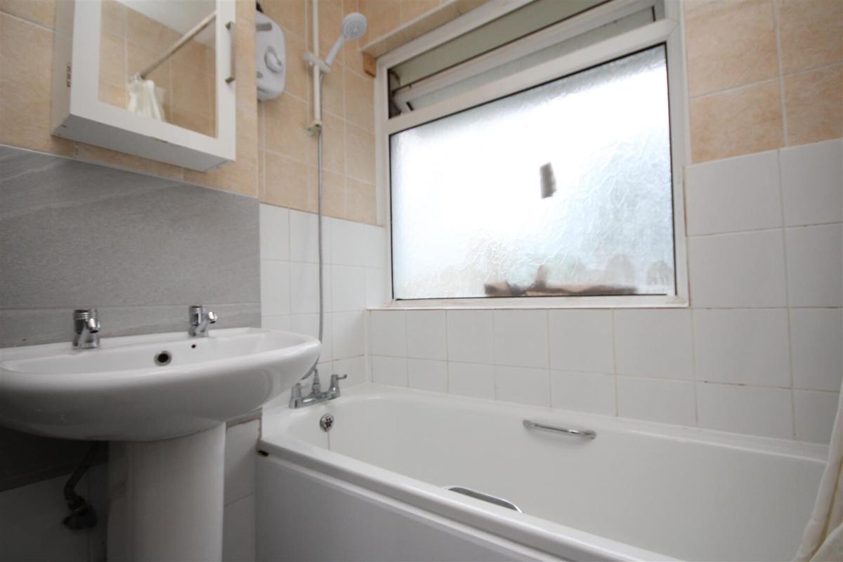 3 bedroom house for rent Guildford Park Avenue, Surrey, GU2 7NJ UniHomes