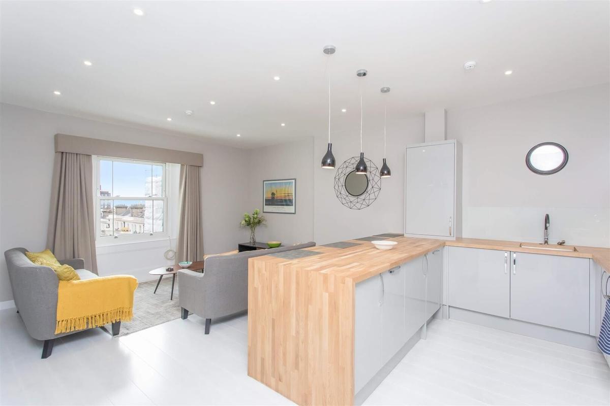 2 bedroom apartment for rent Western Road, Brighton, BN1 2LA UniHomes