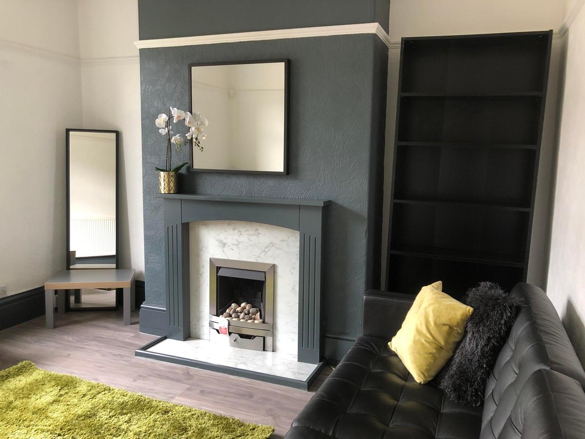 3 bedroom house for rent Brook Street, Huddersfield, HD5 9DB UniHomes