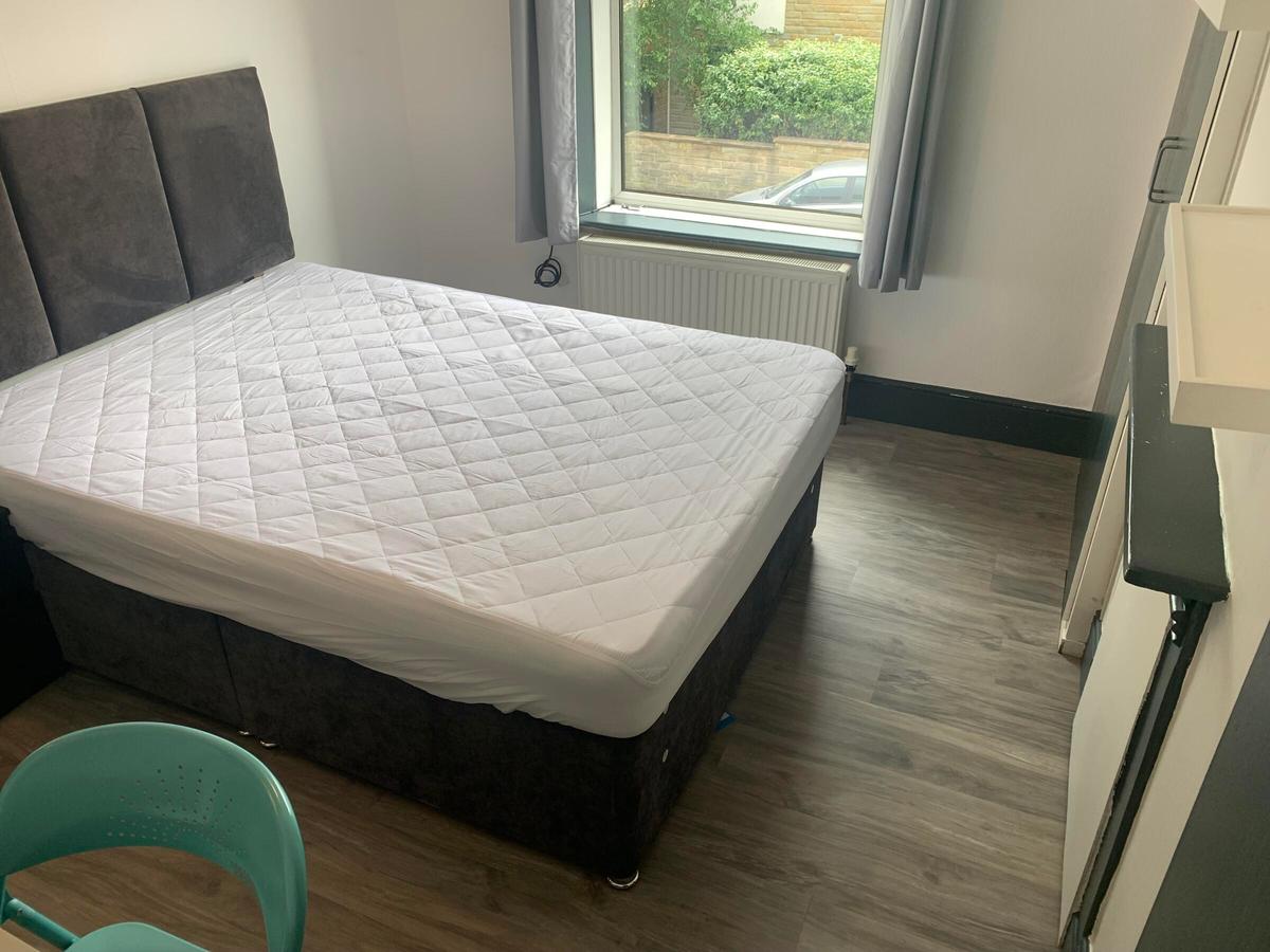 3 bedroom house for rent Brook Street, Huddersfield, HD5 9DB UniHomes