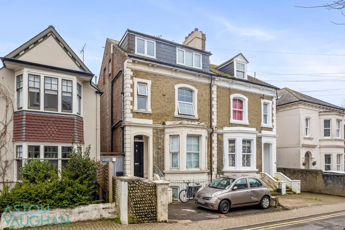 1 bedroom apartment on 30 Grafton Road Worthing, City Centre, Brighton