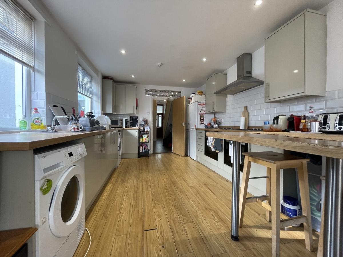 9 bedroom house on Llanbleddian Gardens, Cathays, Cardiff