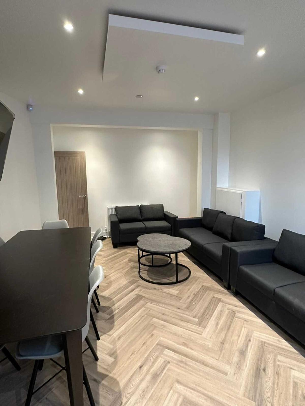 8 bedroom house on Albion Road, Fallowfield, Manchester