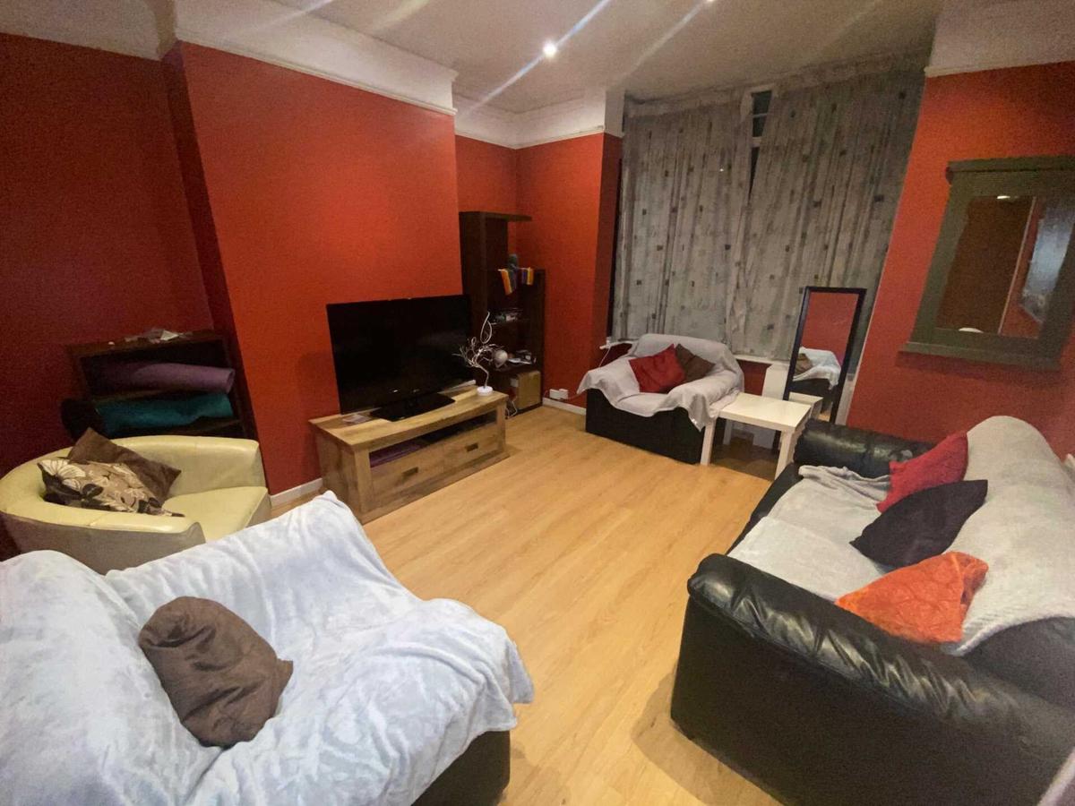 5-bedroom-house-for-rent-ladybarn-lane-manchester-m14-6yu-unihomes