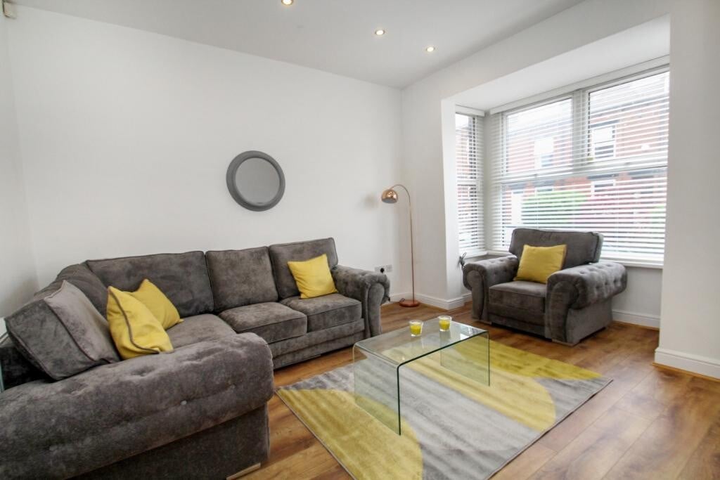 5 bedroom house for rent Wetherby Grove Leeds, LS4 2JH UniHomes