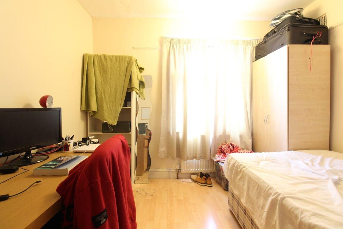 6 bedroom house for rent Honeysuckle Road, Southampton, SO16 3HL UniHomes