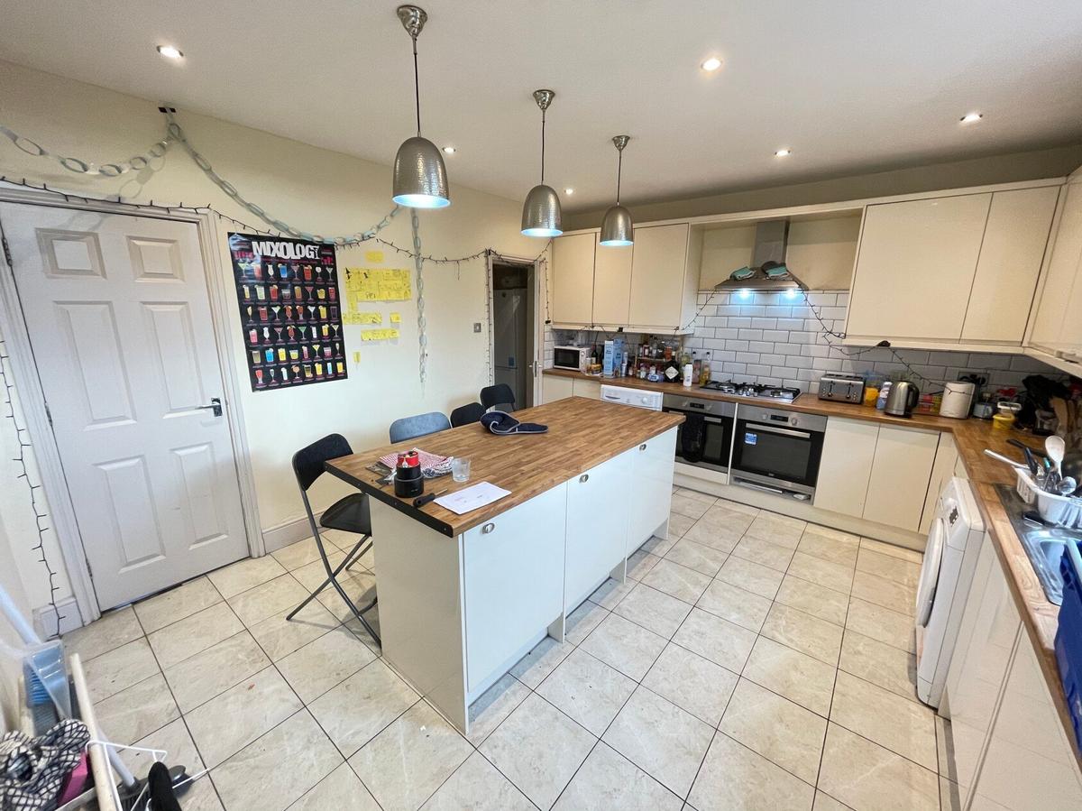 6 bedroom house for rent Hartley Avenue, Leeds, LS6 2LW UniHomes