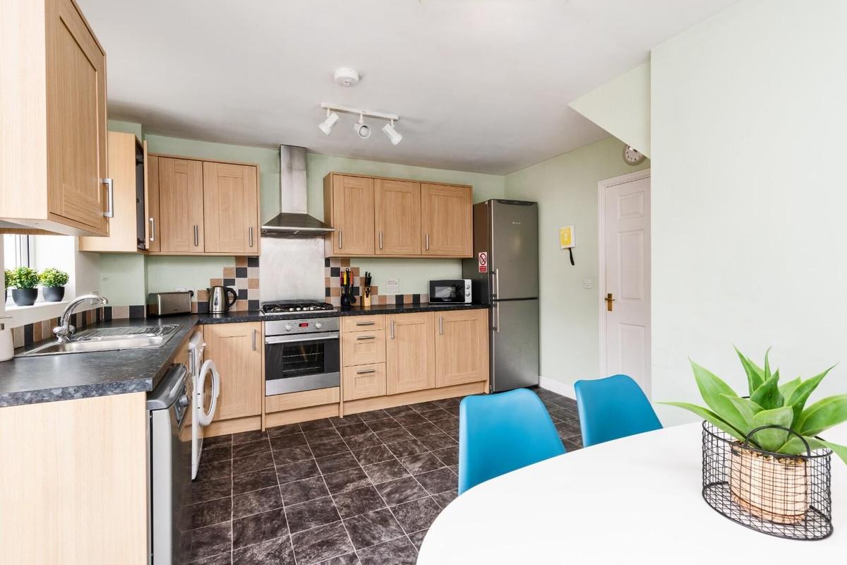 5 bedroom house for rent Middlewood Close, Bath, BA2 2TU UniHomes