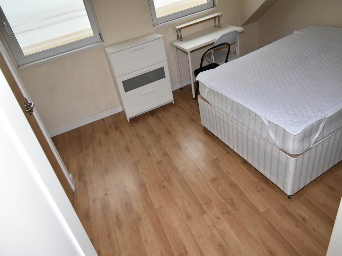 8 bedroom house for rent Oystermouth Road, City Centre, Swansea, SA1 3UL UniHomes