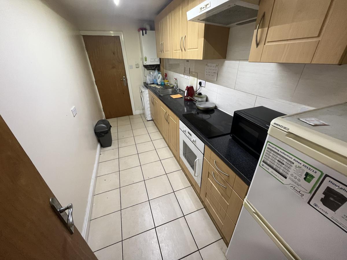 3 bedroom apartment for rent Cardigan Road, Leeds, LS6 3BJ UniHomes