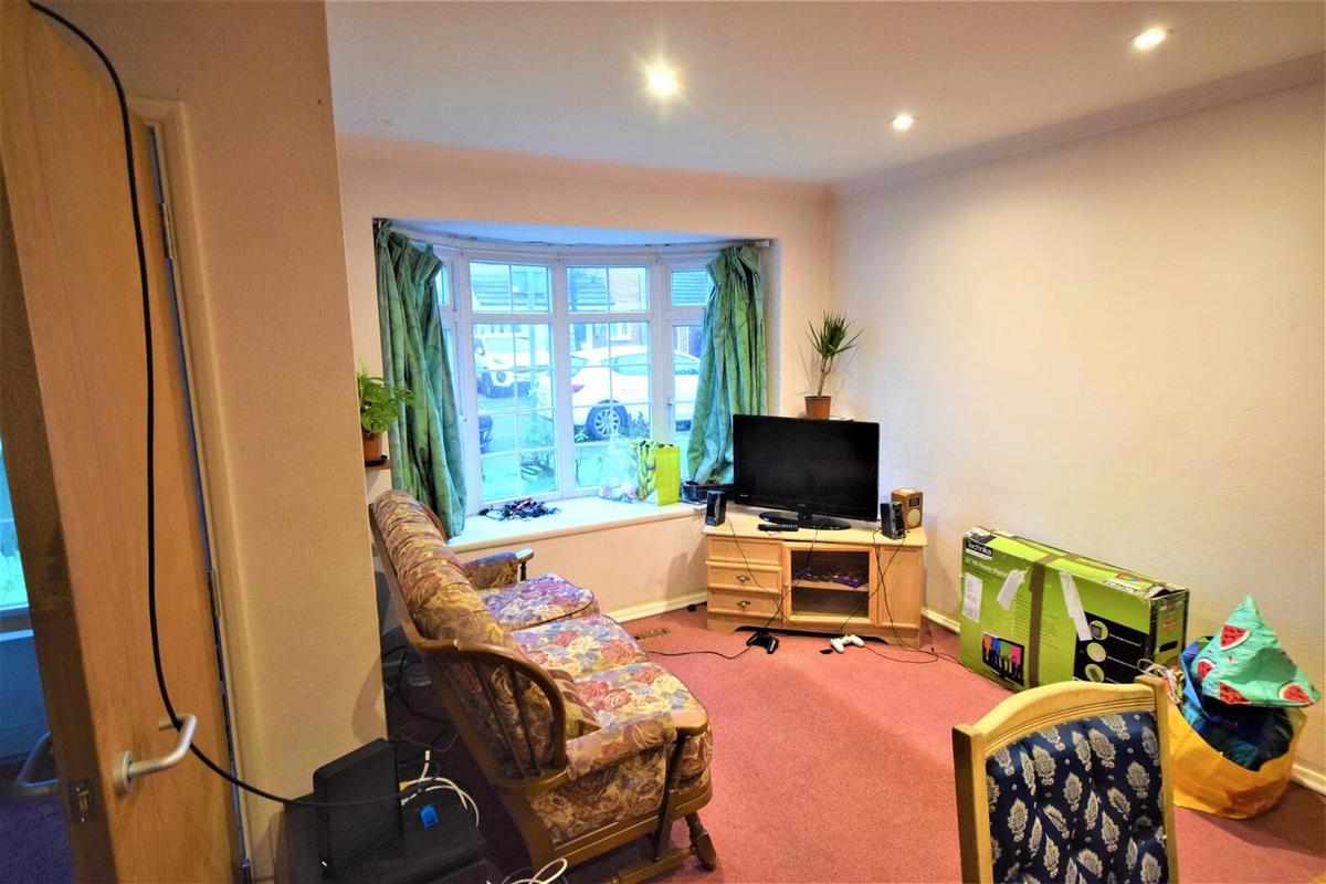 4 bedroom house for rent Lynwood, Surrey, GU2 7NY UniHomes