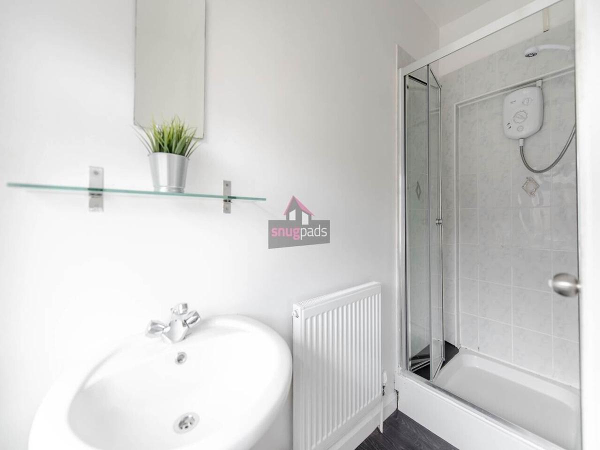 3 bedroom apartment for rent Bolton Road, Manchester, M6 7HP UniHomes