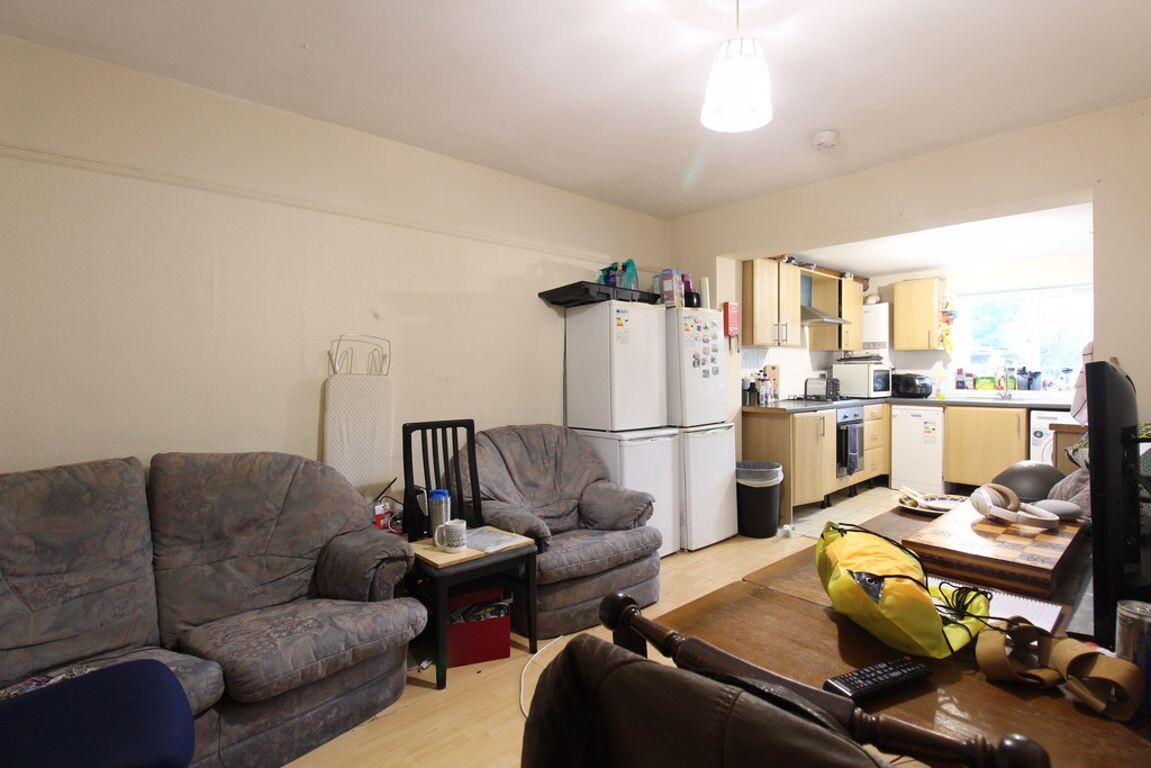 6 bedroom house for rent Honeysuckle Road, Southampton, SO16 3HL UniHomes