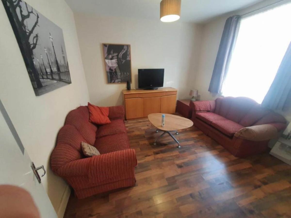 4 bedroom house for rent Queen Anne Street StokeonTrent, ST4 2EQ