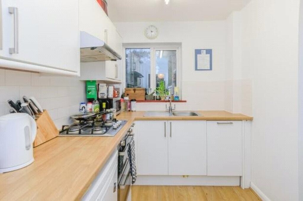 4 bedroom house for rent Beech Grove, Surrey, GU2 7UX UniHomes