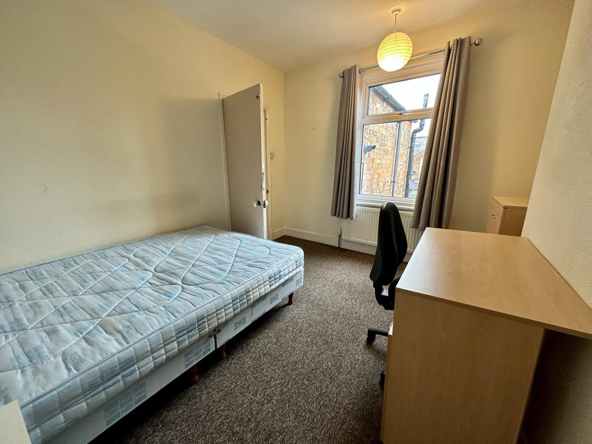 3 bedroom house for rent Avenue Road Extension Leicester, Leicester