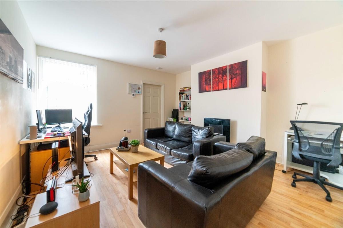3 bedroom apartment for rent Sackville Road, Newcastle, NE6 5TB UniHomes
