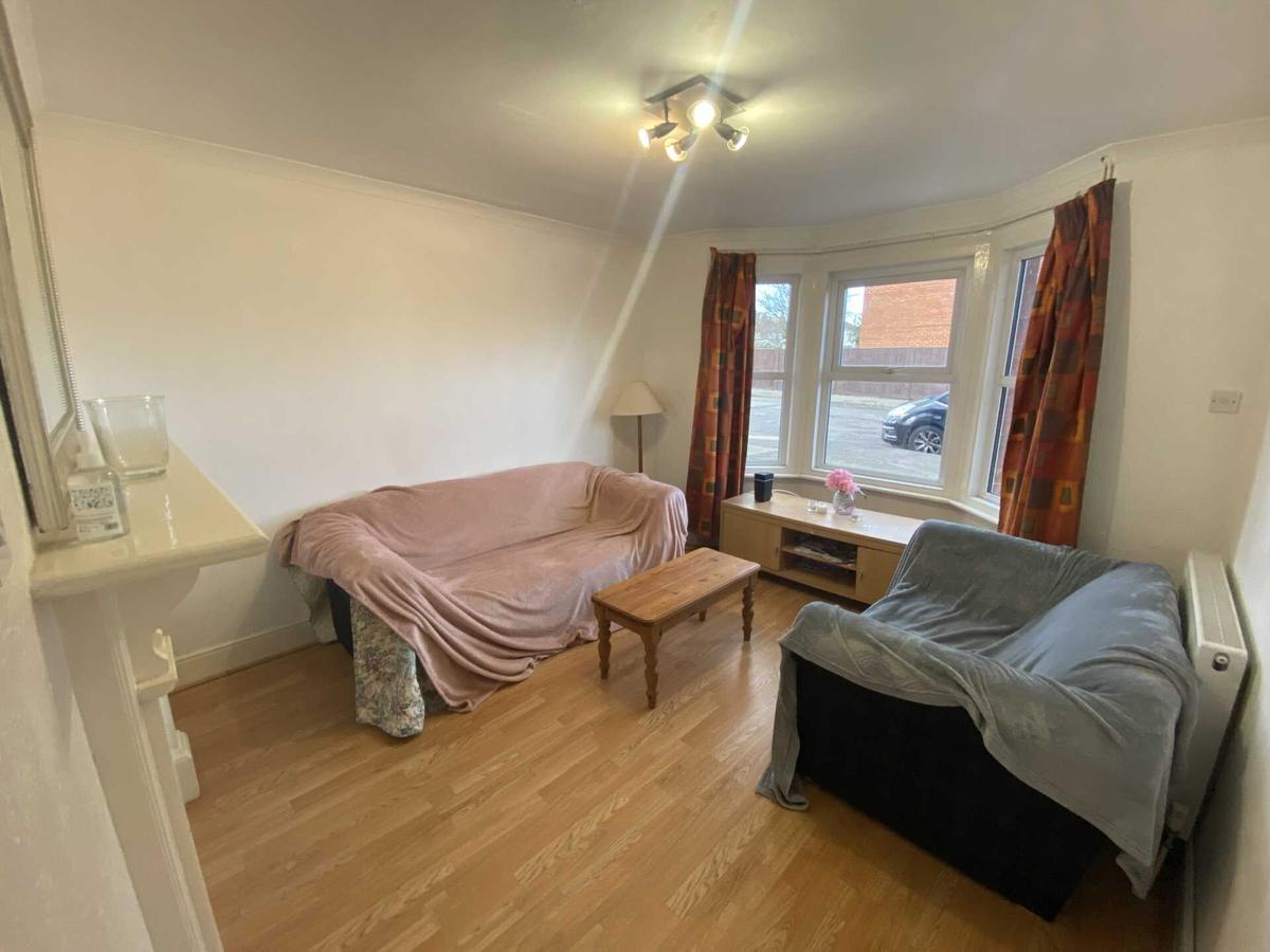 5 bedroom house for rent Weston Road, Surrey, GU2 8AU UniHomes