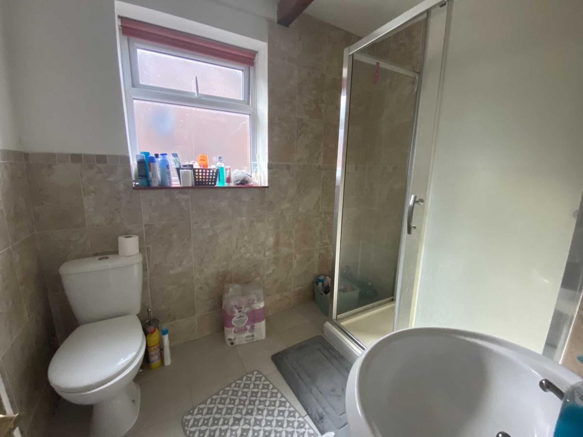 5 bedroom house for rent Weston Road, Surrey, GU2 8AU UniHomes