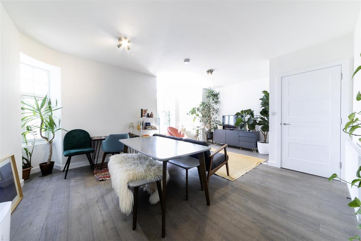 2 bedroom apartment on 94 Frobisher Road, Hackney, London