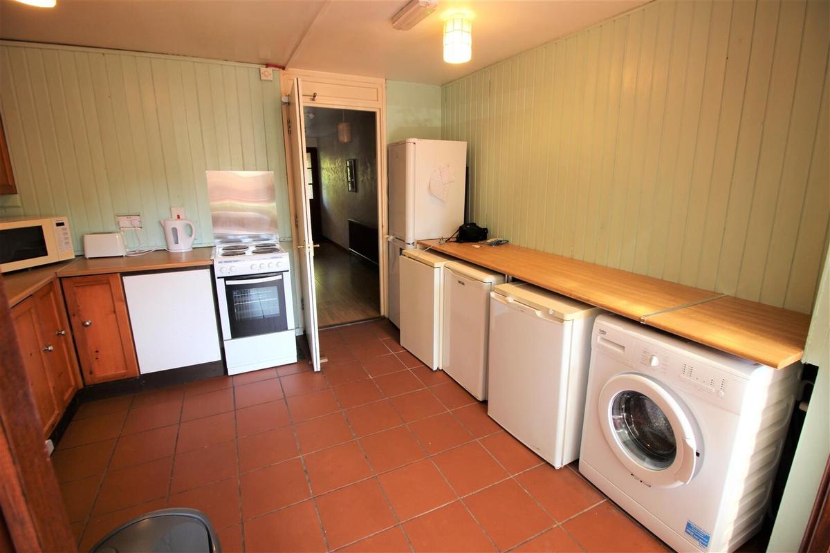 5 bedroom house for rent Curran Close, London, UB8 2JU UniHomes