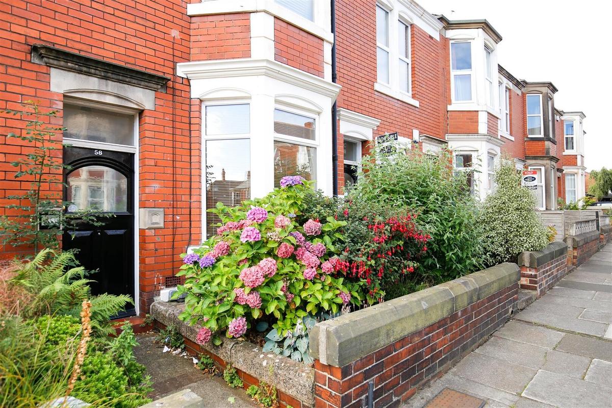 3 bedroom apartment for rent Sackville Road, Newcastle, NE6 5TA UniHomes