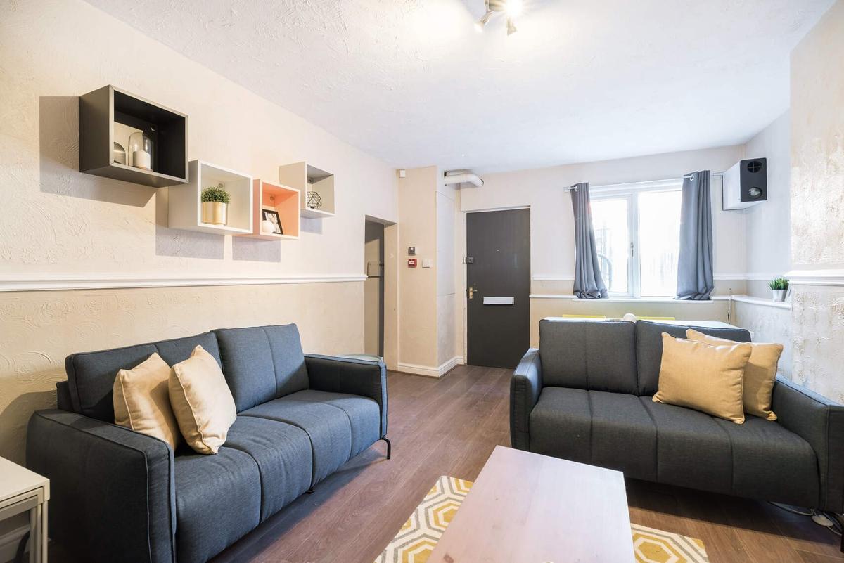 4 bedroom apartment for rent Hyde Park Road, Leeds, LS6 1AH UniHomes