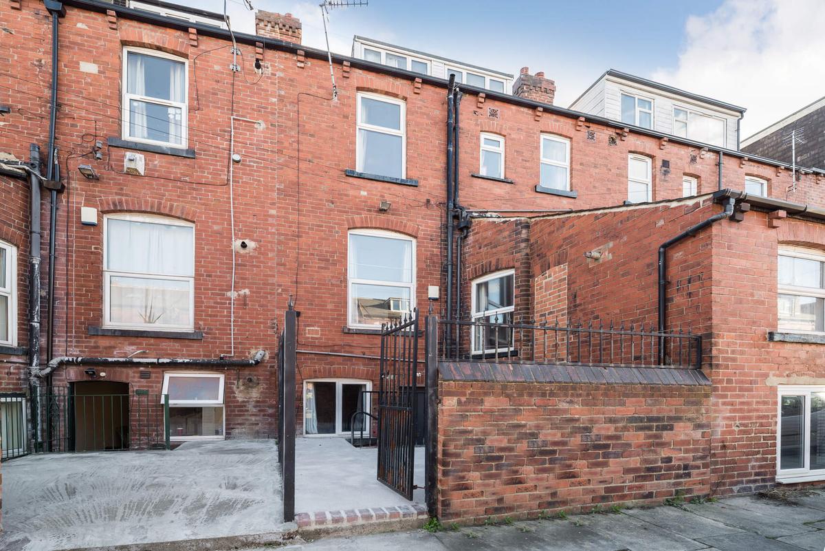 4 bedroom apartment for rent Hyde Park Road, Leeds, LS6 1AH UniHomes