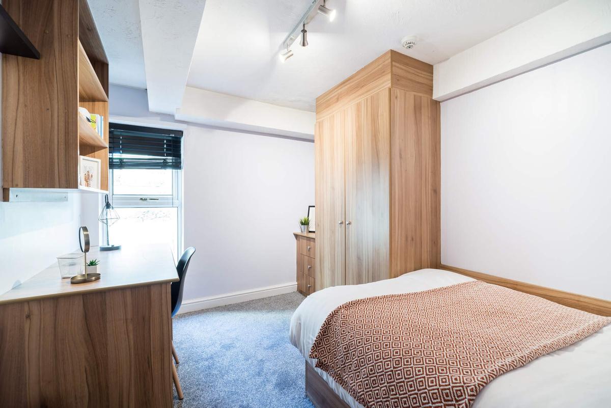 4 bedroom apartment for rent Hyde Park Road, Leeds, LS6 1AH UniHomes