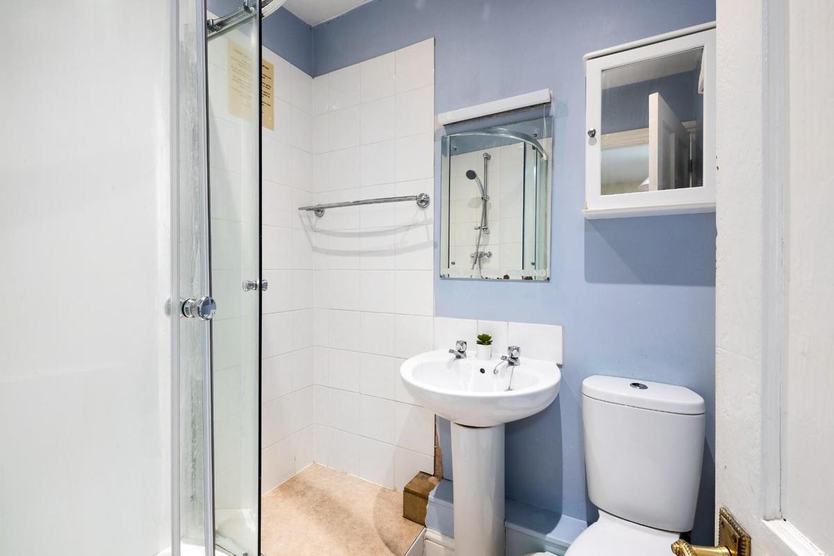 5 bedroom house for rent St. Peters Terrace, Bath, BA2 3BT UniHomes