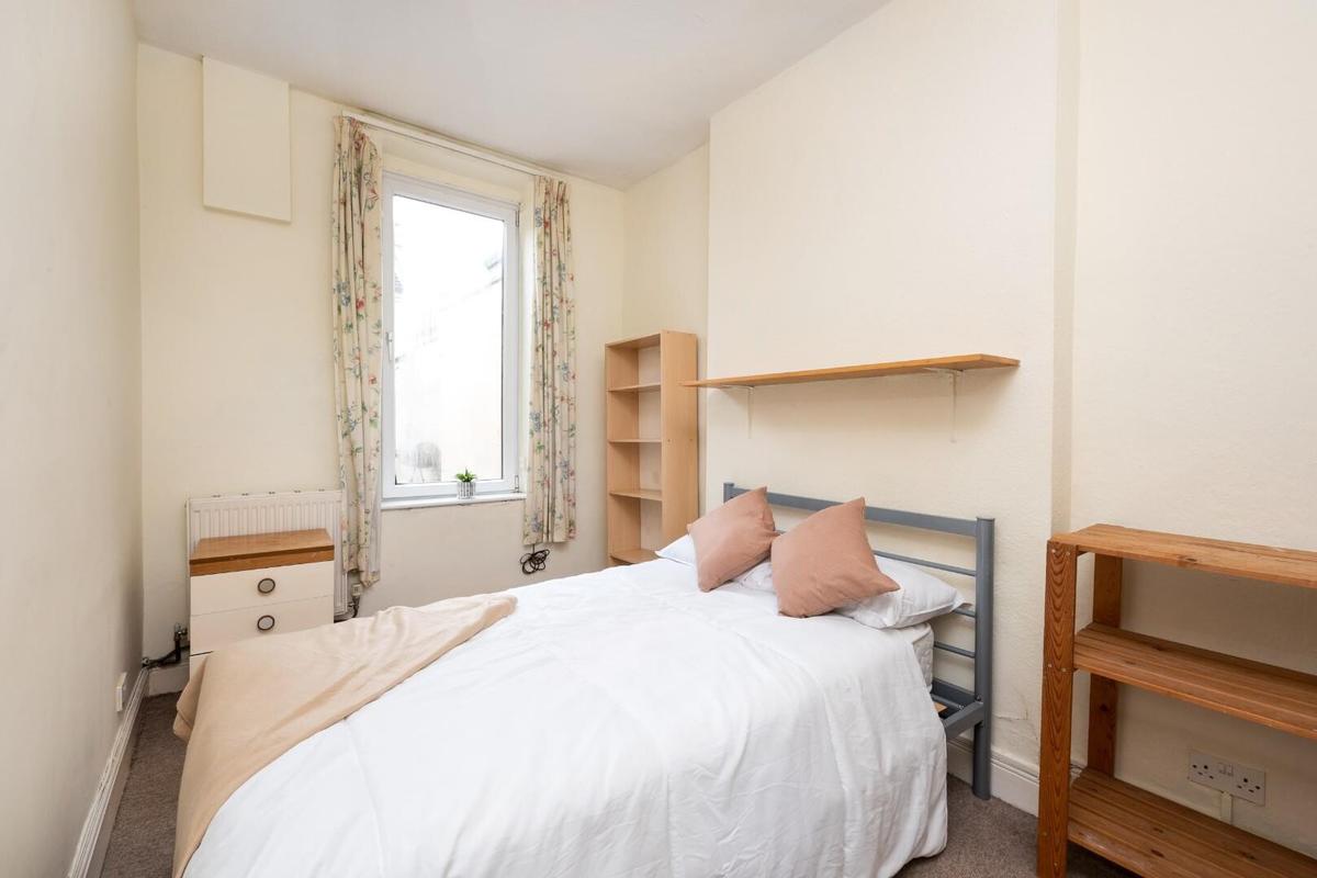 5 bedroom house for rent St. Peters Terrace, Bath, BA2 3BT UniHomes