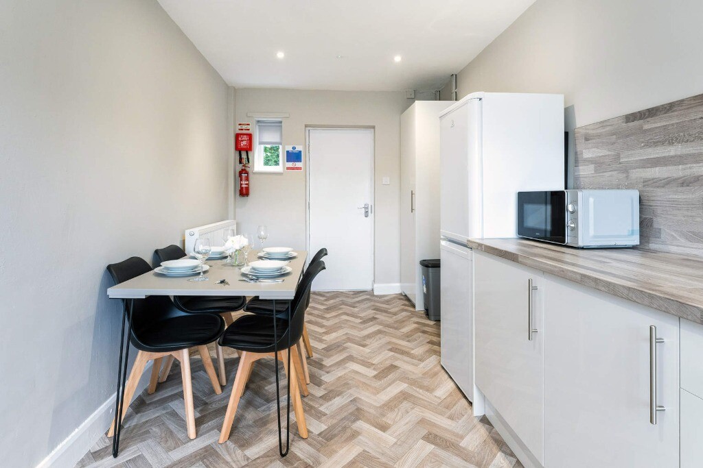 2 bedroom house for rent Colwyn Avenue Fallowfield, Manchester, M14 6QN