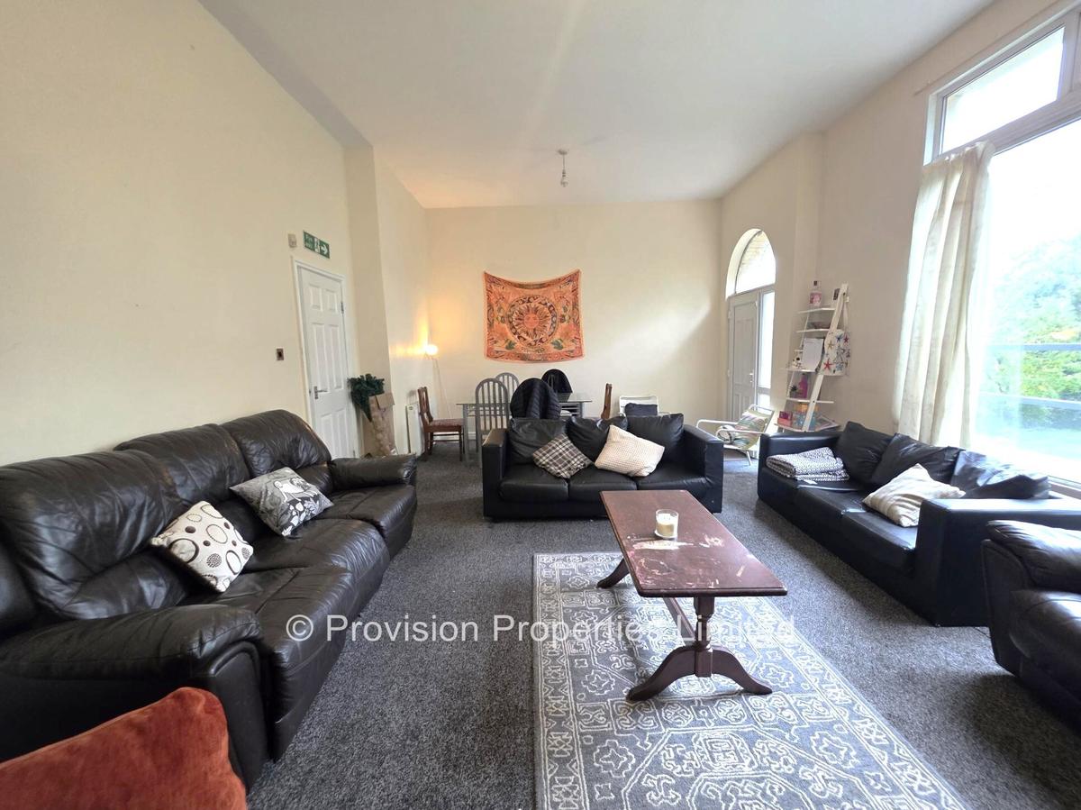 9 bedroom house on Moorland Avenue Leeds, Hyde Park, Leeds