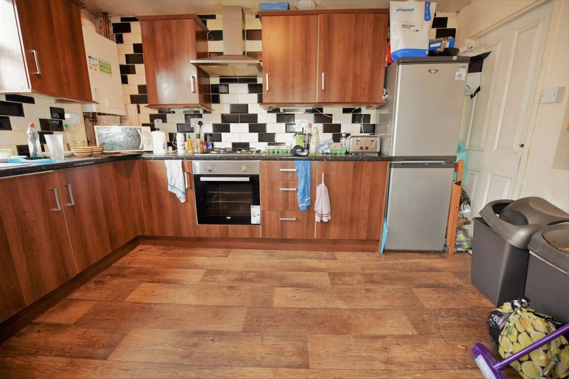 4 bedroom house on Welton Place, Hyde Park, Leeds