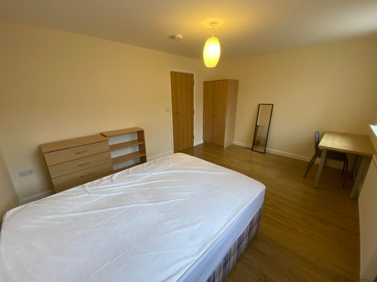 4 bedroom house for rent Eastleigh Road Leicester, LE3 0DB UniHomes