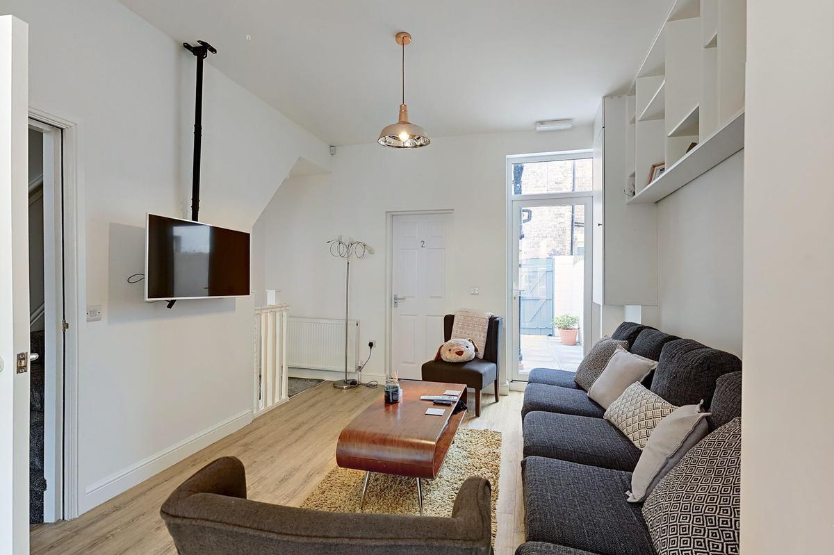 6 bedroom house on Edinburgh Road, Kensington, Liverpool