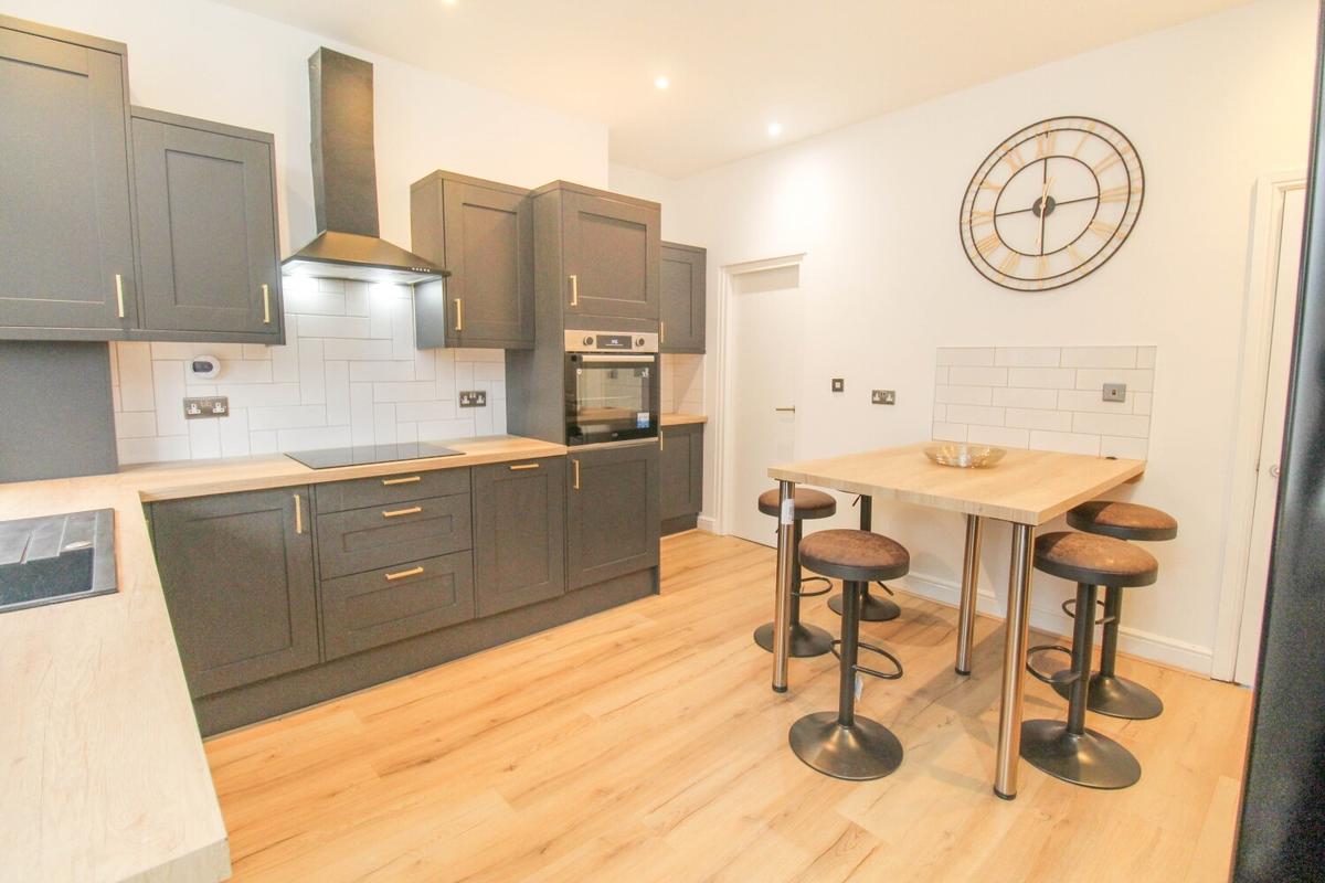 5 bedroom house for rent Burley, Leeds, LS4 2JH UniHomes