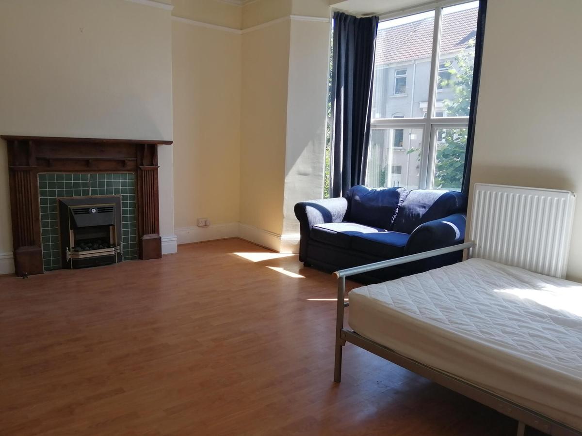 4 bedroom apartment for rent Eaton Crescent, Swansea, SA1 4QJ UniHomes