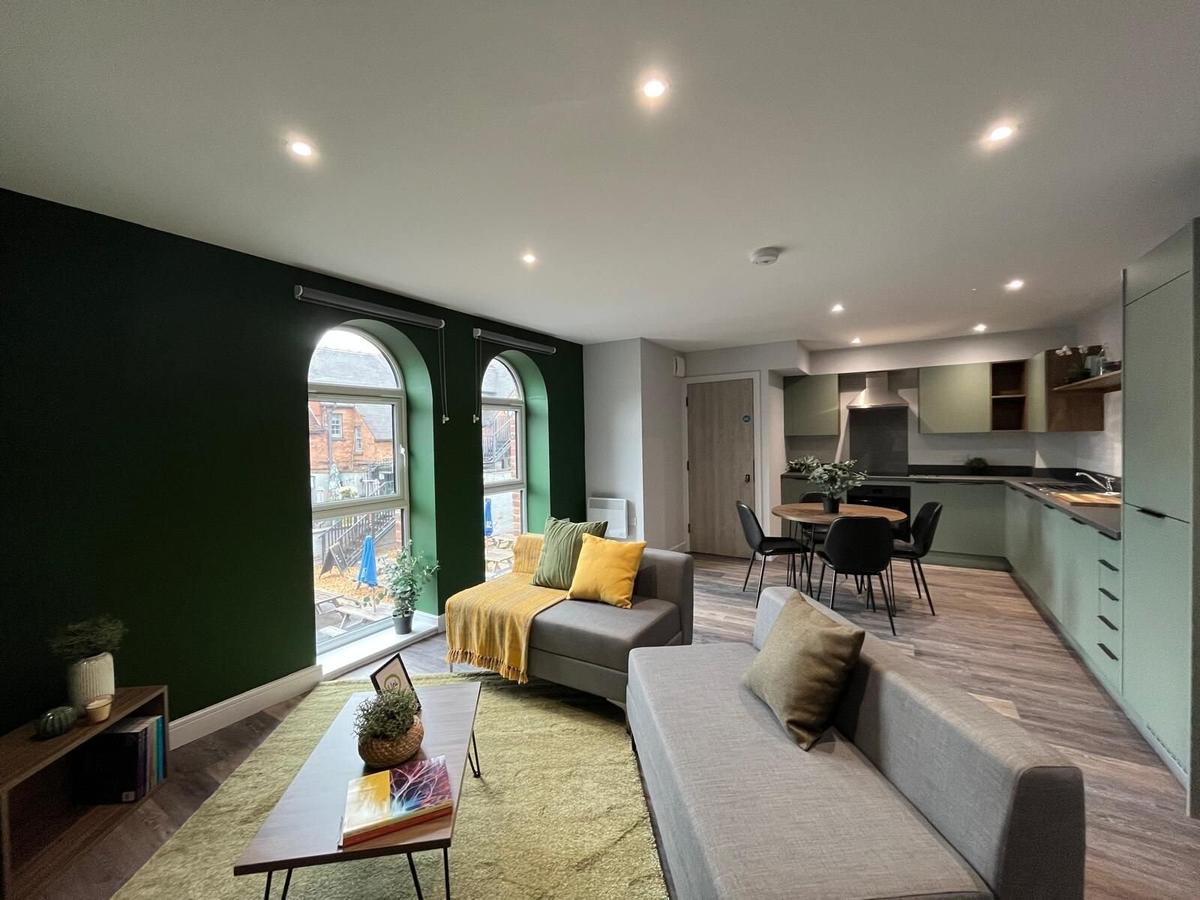 4 bedroom house on Wollaton Road, Beeston, Nottingham