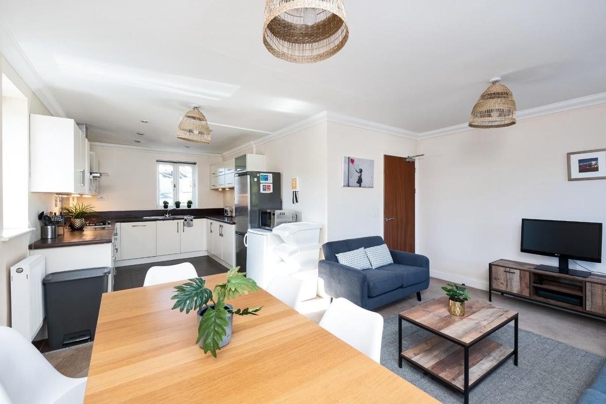 6 bedroom house for rent Linen Walk, Bath, BA1 6BZ UniHomes